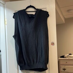 Izod Gray V-Neck Sweater Timeless Style